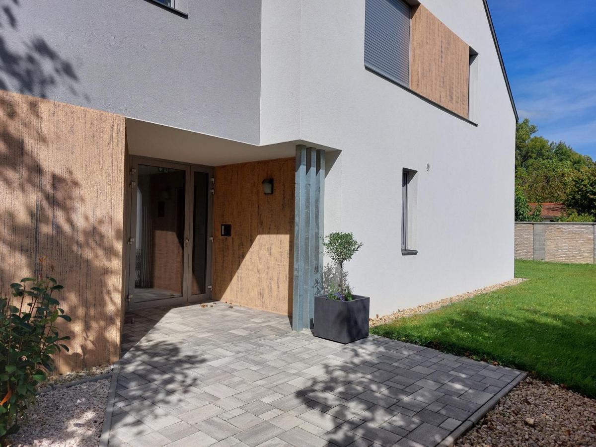Linden Apartman 107 Glamour (Adults Only) Mosonmagyaróvár エクステリア 写真